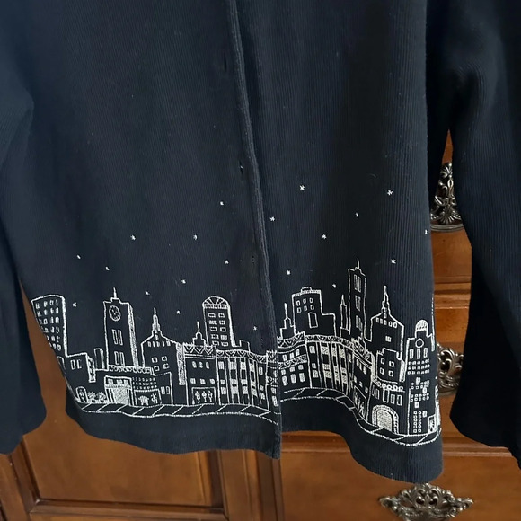 Gorgeous Women’s Vintage Teddi sweater. Button down. Size Medium. - Picture 4 of 10